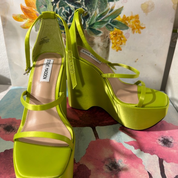Steve Madden Neon Yellow Platform Sandals - Picture 7 of 12